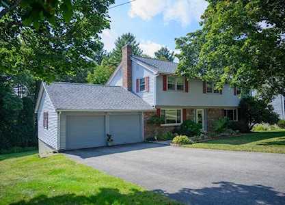 58 Ledgewood Rd Framingham, MA 01701