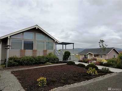 358 N Welcome Slough Rd Cathlamet, WA 98612