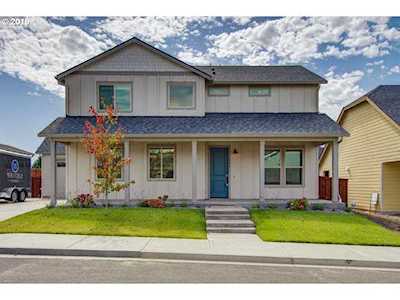 1904 E 6th St La Center, WA 98629