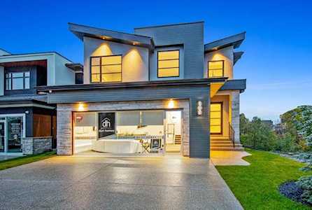 105 Rock Lake Heights NW Calgary, AB T3G 0G3