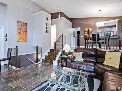 124 Mckerrell Close SE Calgary, AB T2Z 1M6