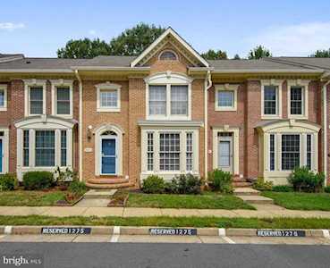 3912 Valley Ridge Dr Fairfax, VA 22033
