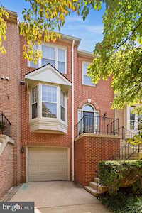 12019 Lisa Marie Ct Fairfax, VA 22033