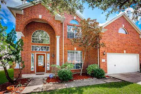 2731 Lost Maples Dr Pearland, TX 77584