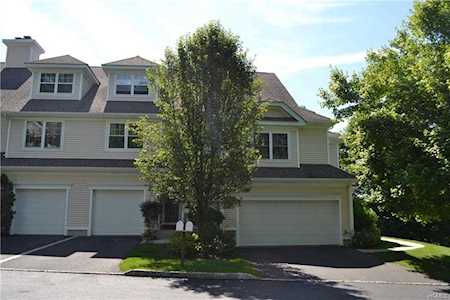 96 Hillcrest Ln Peekskill, NY 10566