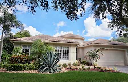 13136 Alhambra Lake Circle Delray Beach, FL 33446