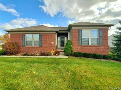 9283 Sand Hill Dr Grand Blanc Twp, MI 48439