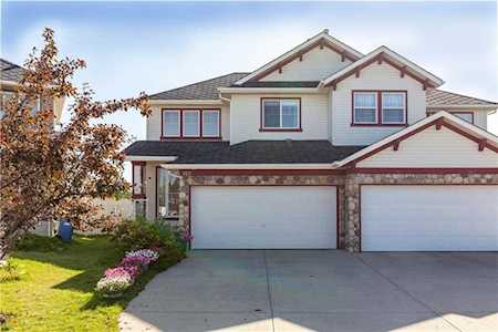 153 Evansmeade Point(e) NW Calgary, AB T3P 1C4