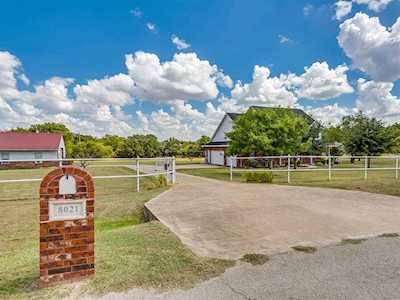 8021 Rose Creek Court Burleson, TX 76028