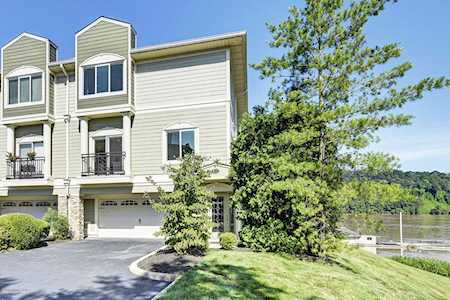 1682 Victory Ct Prospect, KY 40059