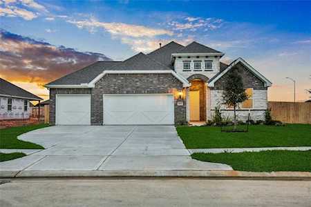 9115 Regan Way Mont Belvieu, TX 77523