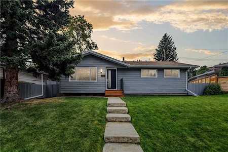 56 Hogarth Crescent SW Calgary, AB T2V 3A7