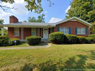 1805 Lilly Lane Jeffersonville, IN 47130