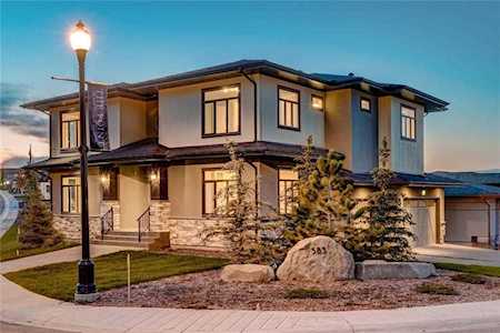 585 Patterson Grove SW Calgary, AB T3H 3N6