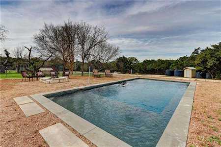 2051 Harmon Hills Rd Dripping Springs, TX 78620