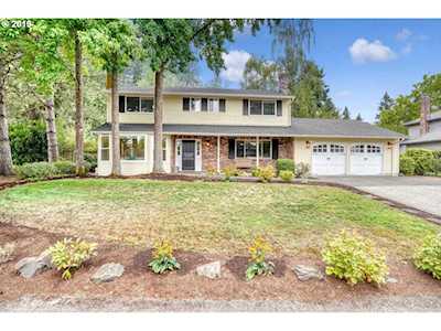 4045 Bass Ln Lake Oswego, OR 97034
