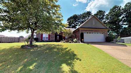 5049 Foggy River Ln Bartlett, TN 38135