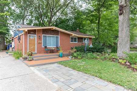 2735 Sequoia Parkway Ann Arbor, MI 48103