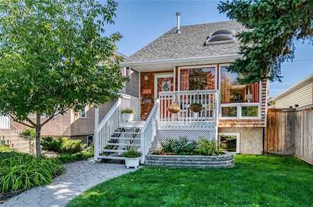 420 9 Street NE Calgary, AB T2E 4K3