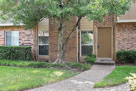 2511 Bering Dr Houston, TX 77057