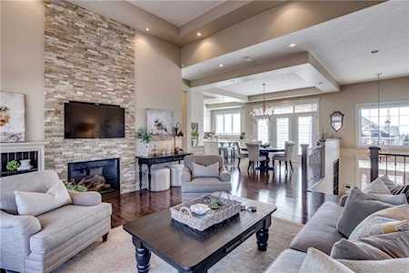 3 Elmont Place SW Calgary, AB T3H 0K5