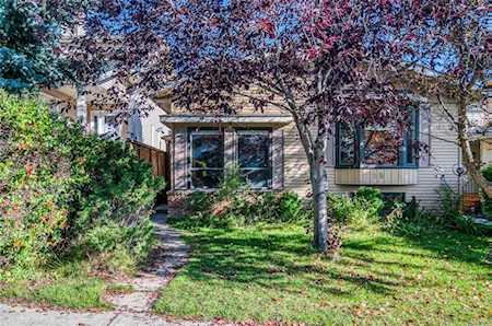 99 Strathearn Rise SW Calgary, AB T3H 1R5