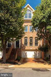 1503 Colonial Ct Arlington, VA 22209