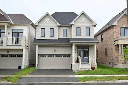 32 Arnold Marshall Blvd Caledonia, ON N3W 0B5