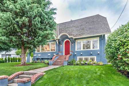 405 Second Street New Westminster, BC V3L 2L1