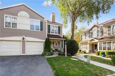 1201 Pondside Dr Greenburgh, NY 10607