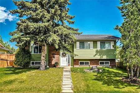 432 Queensland Road SE Calgary, AB T2J 4G9