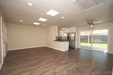 8856 Ellenwood Cir Spring Valley, CA 91977