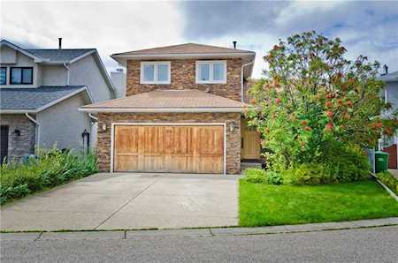 99 Riverside Close SE Calgary, AB T2C 3M7