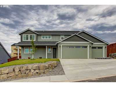 2303 E 6th St La Center, WA 98629