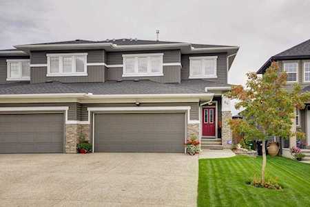 64 Evanswood Circle NW Calgary, AB T3P 0K1