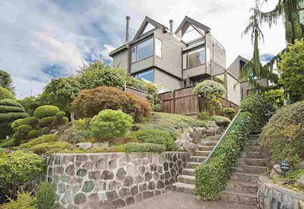 2562 W 1st Avenue Vancouver, BC v6k 1g7