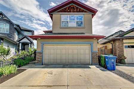 131 Valleyview Court SE Calgary, AB T2B 0K8