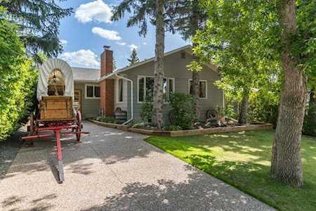 4216 Chippewa Road NW Calgary, AB T2L 1A2