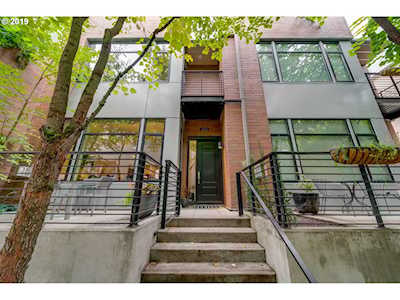 1620 NW Riverscape St Portland, OR 97209