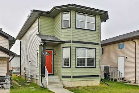 82 Tarawood Road NE Calgary, AB T3J 5B2