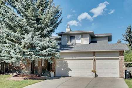 896 Shawnee Drive SW Calgary, AB T2Y 1X3
