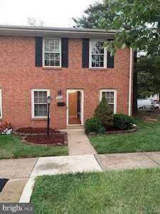 214 Cornell Dr Sterling, VA 20164