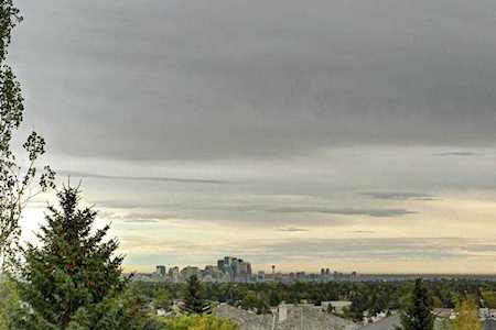 115 Signal Hill Point(e) SW Calgary, AB T3H 2X5