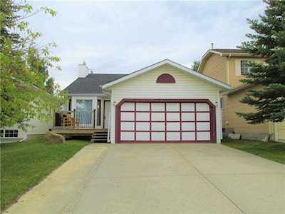 183 Shawinigan Drive SW Calgary, AB T2Y 2W3