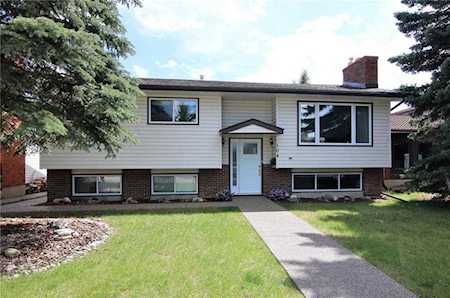 104 Silver Ridge Rise NW Calgary, AB T3B 4P7