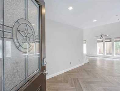 1829 Bering Dr Houston, TX 77057