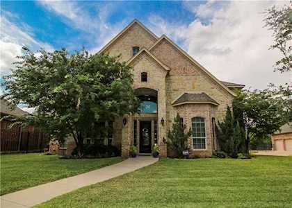 2217 Farrington Lane Hurst, TX 76054