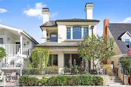 208 Emerald Newport Beach, CA 92662