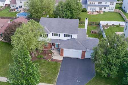 411 Fawn Dr Oswego, IL 60543