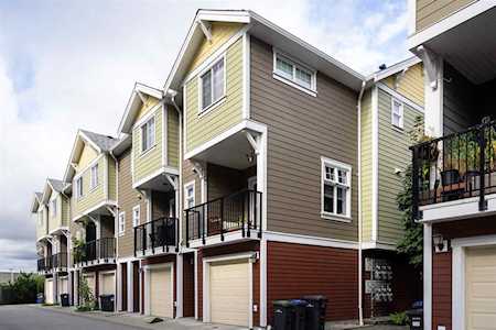 1111 Ewen Avenue #7 New Westminster, BC V3M 5E3